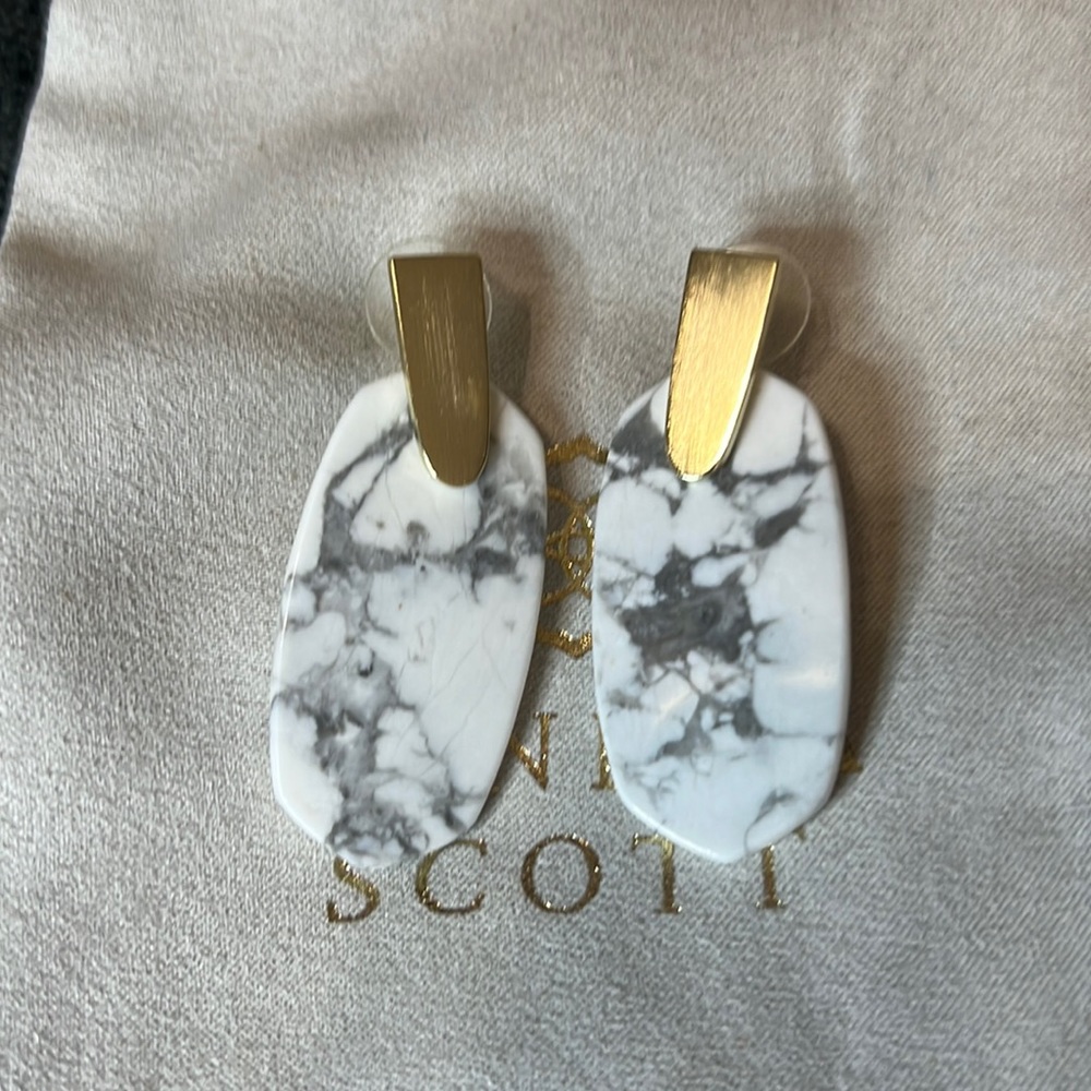 White howlite Aragon earring
